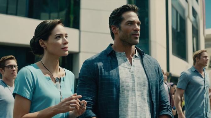 New players speak to EVANPC in Plaza.